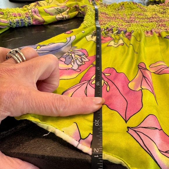 Hadia Silk Top size S. True color is first few pics. - Picture 7 of 11